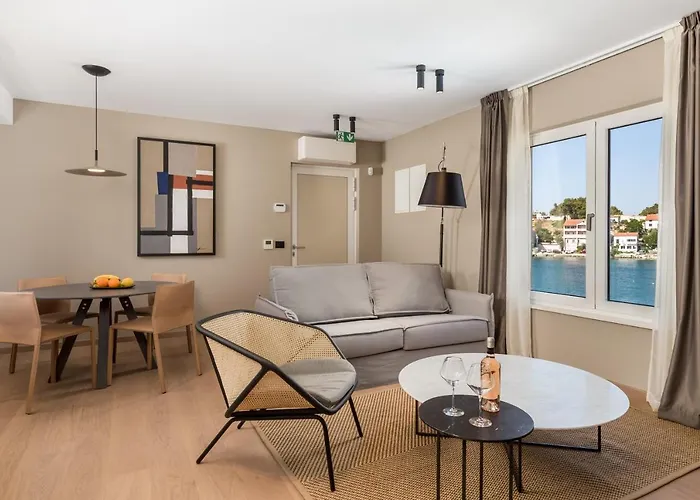 Maiora Luxury Island סאלי