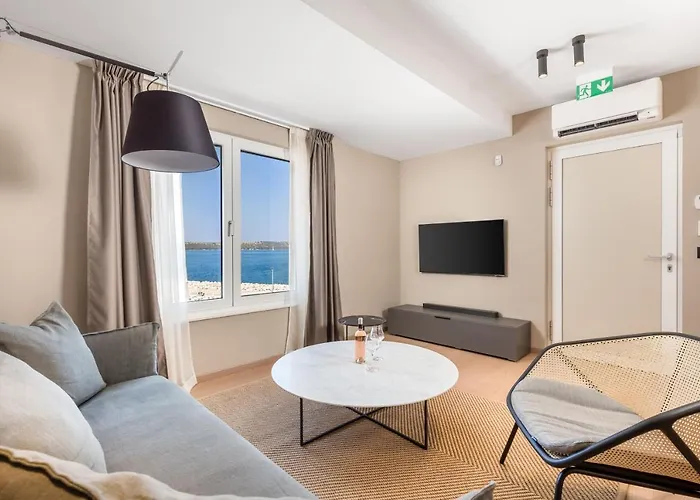 Maiora Luxury Island * سالي