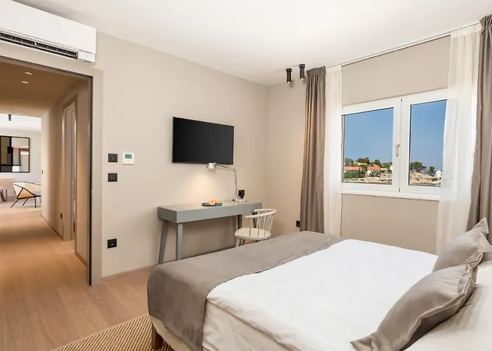 Maiora Luxury Island סאלי