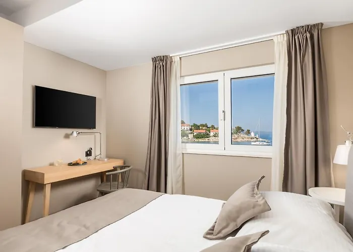 Maiora Luxury Island סאלי